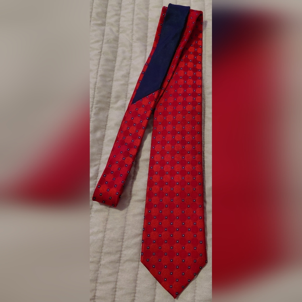 Tommy Hilfiger Mens Red and Navy Geometric 100% Silk Tie
